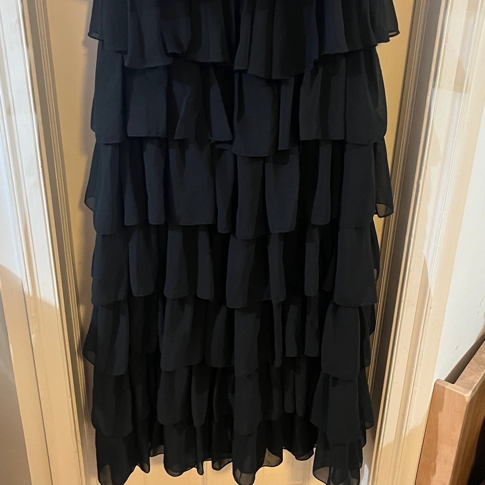Mac Duggal Black V-Neck Gown with Ruffled Skirt Size 8 NWOT - Picture 16 of 17